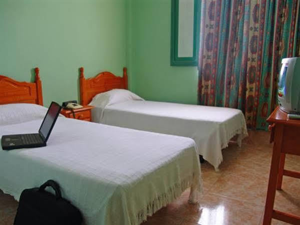 Pension Cardona Arrecife  Buitenkant foto