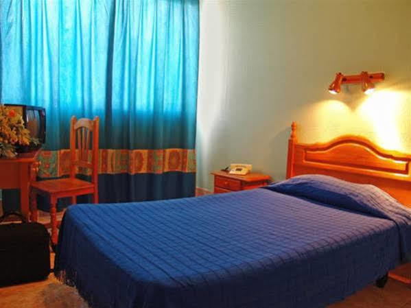 Pension Cardona Arrecife  Buitenkant foto